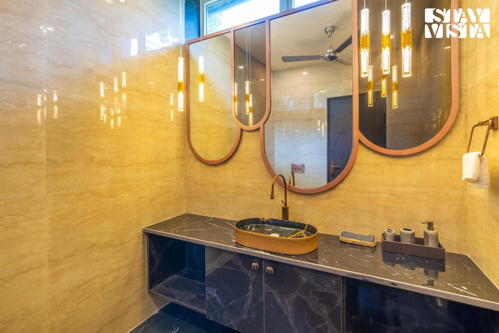 Stayvista At Wandering Vines Indoor Pool 4Bhk Luxury Villa In Delhi Sohna Exterior photo